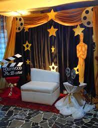 Hollywood night hollywood theme hollywood glamour party hollywood decorations hollywood photo vintage hollywood classic hollywood dance themes movie themes. Pin By Zalfa Jabbour On Hollywood Prom Hollywood Birthday Parties Movie Themed Party Hollywood Party Theme