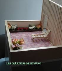 Au Niveau Du 1er Etage De La Maison Au Dessus Du Garage J Ai Fabrique Une Terrasse De 20 Cm De Largeur 26 De Profondeur Maison Barbie Maison Terrasse Maison