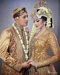 Foto studio adalah salah satu teknik foto yang bisa digunakan untuk memfoto beberapa kategori dalam fotografi diantaranya abstrak, arsitektur, budaya, fashion, jurnalistik, landscape, potrait, manusia, produk atau komersial, still life, makro, wid life, dan panggung. Pengantin Sunda From Photoshoot For Portfolio And Cat Pose Fotografi Perkawinan Foto Perkawinan Fotografi Pengantin