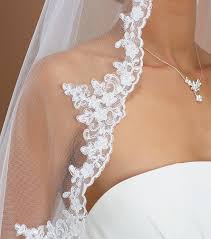Second hand brautkleider | suchst du nach einem günstigen, aber dennoch qualitativ hochwertigem brautkleid? Hochzeitsmode Mode Marlies Creation Martine Eupen Robes De Mariee Robes De Soiree Pret A Porter