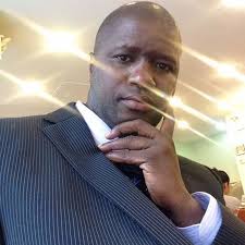 A POPULAR SQUARE IN MANHATTAN OFFERS A CREATIVE SPACE.