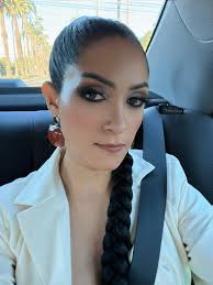 Me siento rara 😅 pero a la vez un cambio 😍 gracias Eddiee Arango