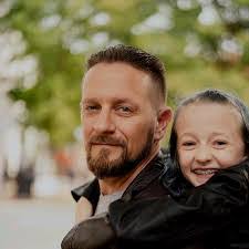 Daniel Heggie's Instagram, Twitter & Facebook