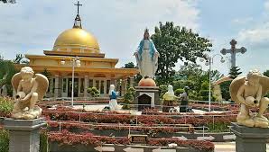 Gereja katedral santa gemma galgani 663 km. Taman Doa Santa Perawan Kota Sragen Jadi Magnet Wisatawan Berbagai Agama Okezone Travel