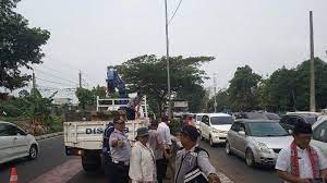 Dalam kereta sempat korek honda. Atasi Penumpukan Kendaraan Putaran Jalan I Gusti Ngurah Rai Dekat Stasiun Ka Buaran Kini Dibuka Warta Kota