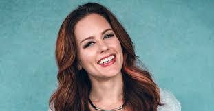 Anna Prosser's Instagram, Twitter & Facebook