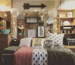 01 Cheerful Christmas Dorm Room Decorating Ideas On A Budget Decoradeas Dorm Room Wall Decor Dorm Room Inspiration Dorm Room Decor