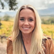 Julianne Jordan's Instagram, Twitter & Facebook