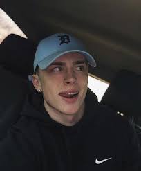 Pin By Moi On Elmo Cute White Boys Cute Boys Guys With Nose Piercings