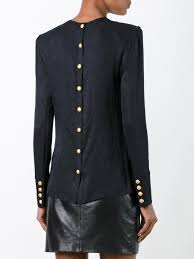 Un basique du dressing ! Epingle Sur Boutonne Dos