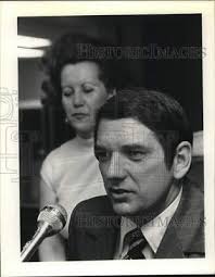 1974 Press Photo Jim Granberry speaks; Nancy Palm listens