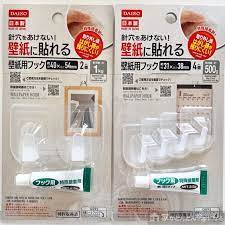 壁紙に貼ってはがせる くりぴたフック壁紙用 100均ダイソーとの違いは 家がどんどん好きになる ダイソー 便利 収納 アイデア ダイソー