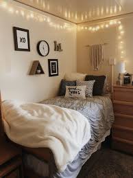 Pin By Linda Menz On Cutie Rooms College Apartment Decor Dorm Room Inspiration Girls Dorm Room