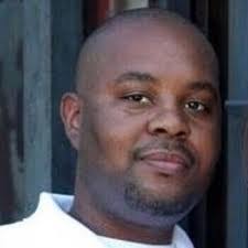 Sean Deeks's Instagram, Twitter & Facebook