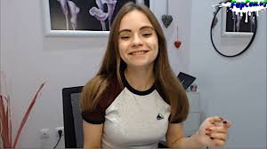 Slinky Amateur Porn 18Yo stripping and twerking on webcam  Analdin.com