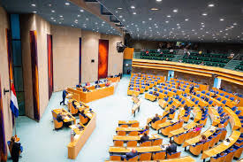 Bekijk alle kamerleden schermvullend, lees hun tweets, luister naar een soundbite of stuur ze een email of tweet. Tweede Kamer Home Facebook