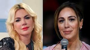 Esmeralda mitre es esa mujer que ahora se mira al espejo y recita una línea de hamlet: Zg8gm5hzys4vqm