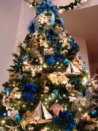 Modern Color Combinations And Ornaments For Christmas Tree Decorating In Style Coastal Christmas Decor Christmas Tree Themes Beautiful Christmas Trees