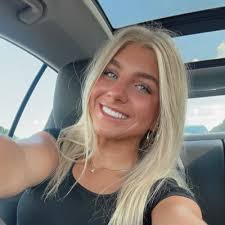 Delaney Hollis (@Delaney_Hollis_)