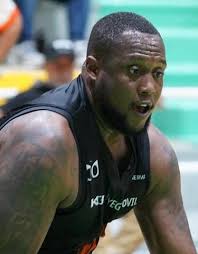 Leones triunfan con debut de Gerardo