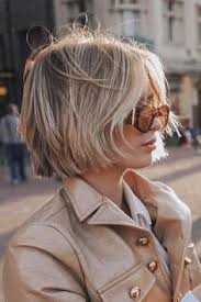 Reflets en blond champagne pour pimenter la coupe pixie grise. 100 Idees De Coupe Courte Blonde En 2021 Coupe Courte Blonde Coupe De Cheveux Cheveux Courts