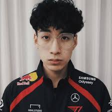 Posting my Lune cosplay from 2025. So happy to support such a great game.