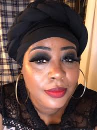 Good morning... a new liquid eyeshadow that blends itself.. I love it.. its  green. Purple. Red yellow and blue mix.. you cam see all the colors as I  move around.. also trying