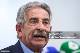 1.231 fotos e imágenes de alta resolución de Miguel Revilla