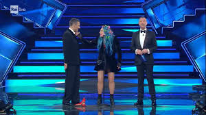 Esce oggi, 5 marzo 2021, l'inedito video di figlia di, il singolo presentato a sanremo dall'amatissima loredana bertè. Sanremo Loredana Berte E Le Scarpe Rosse Sul Palco Ecco Il Significato