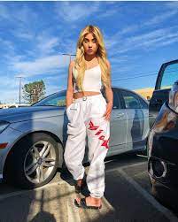 Similarly, the reality star enjoys her birthday on every 24th of december, as she celebrates her birthday before a day of christmas day. Alabama Barker S Personal Life The Barker S Family Bio Net Worth Facts