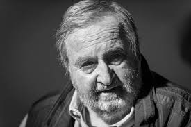 Głównie jest znany ze swoich ról w polskim dubbingu. Krzysztof Kowalewski Przed Smiercia Mial Jedno Marzenie Chodzi O Slub Corki Film