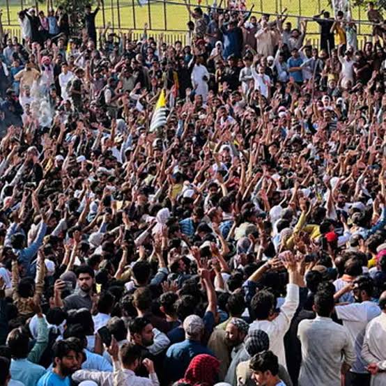 Violence In PoK | Pakistan-Occupied Kashmir Erupts in Protest After Clash at Local Leader's Funeral In Rawalakot, Internet Suspended dgtl - Anandabazar