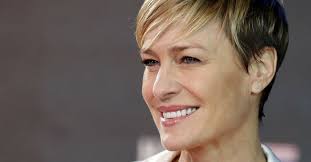 She portrayed claire underwood on house of cards. Robin Wright Knows Her Character S Worth On House Of Cards So She Made A Gutsy Move Upworthy