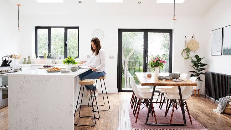Modern Mauritius kitchen peninsula with breakfast seating and open-plan living area