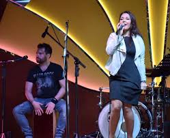 Stream songs including mi caravana, perderme a mi and more. Algunos Momentos De Los Ultimos Show Denisse Malebran Facebook