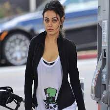 Mila kunis no makeup photo with messy look. 3pbkrpf27t8hgm