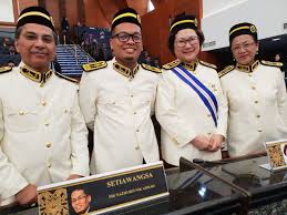 In this book, nik nazmi nik ahmad, the youngest elected representative in the 8 march, 2008 general elections argues that. Twitter à¤ªà¤° Nik Nazmi Pagi Tadi Di Pembukaan Sidang Parlimen Darellleiking N Izzah Changlihkang Mariachin