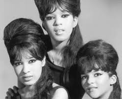 The Ronettes – Walking in the Rain ...