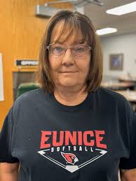 EMPLOYEE SPOTLIGHT Le'Ann Reaves What is your job position? I work as a  cook and driver. What does your job entail? My job involves prepping food,  cooking and serving seniors at the