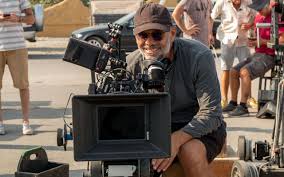 Monica, ex cassiera, con l'integrazione ha a che fare tutti i giorni nella periferia dove vive. Come Un Gatto In Tangenziale Cast Trama E Trailer Del Film Con Antonio Albanese E Paola Cortellesi Tvzap