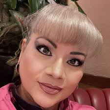 La actriz Angélica Rivera, madre de la novia Sofía Castro, fue criticada  por acaparar la atención, con un impresionante vestido que usó en la boda  de su hija. Rivera, quien recientemente anunció