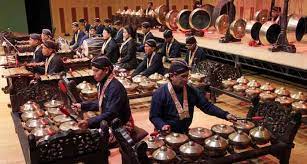 Rebab hampir terdapat di seluruh indonesia, hanya namanya yang berbeda, misalnya dki jkarta menamakan rebab sebagai tehyan. Contoh Alat Musik Gamelan Beserta Penjelasannya Lengkap Balubu