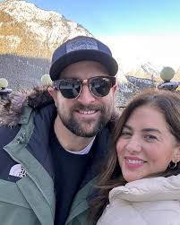 A few highlights from our family weekend getaway to @fairmontbanff. Some  giggles, gingerbread house making, incredible mountains, s'mores by the  fire, a beautiful tree lighting ceremony, and good food makes for a