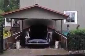 Sekalipun desain rumahnya sederhana, namun rumah di kampung mempunyai daya tarik tersendiri. Kerennya Garasi Bawah Tanah Dijamin Anti Maling Maling Club Mobimoto Com