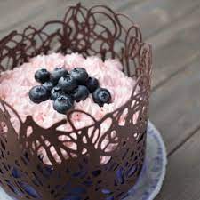 Dopotutto, come decorazione si usano noci, biscotti, cracker, resti di torta e cioccolato normale. Come Decorare Le Torte 10 Idee Fai Da Te Facili E Veloci