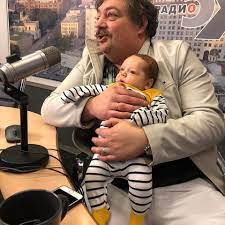Третья жена быкова родила ему сына фото: Dmitrij Bykov Vpervye Pokazal Syna Ot Molodoj Suprugi Starhit Ru