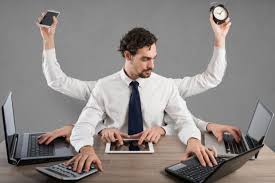 An investment banker is an individual who often works as part of a financial institution and is primarily concerned with raising capital for corporations, governments, or other entities. Arbeiten Bis Zum Umfallen So Viele Stunden Schuften Investmentbanker Vermischtes 19 01 2018 Institutional Money