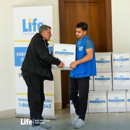 في لبنان… كل يوم يمرّ يزداد فيه عدد العائلات التي فقدت مأواها. أمّ تحمل  طفلها، ولا تملك مكانًا آمنًا تأوي إليه… هذا هو الواقع اليوم. النزوح مستمر،  والاحتياج أكبر من أي وقت