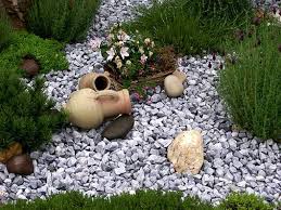 Beet Mit Steinen Garten Steinbeet Pflanzen