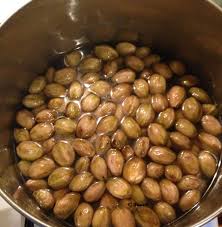 Nuci se iau 1 1/2 kg. Dulceata De Nuci Verzi Sa Gatim Cu Gina